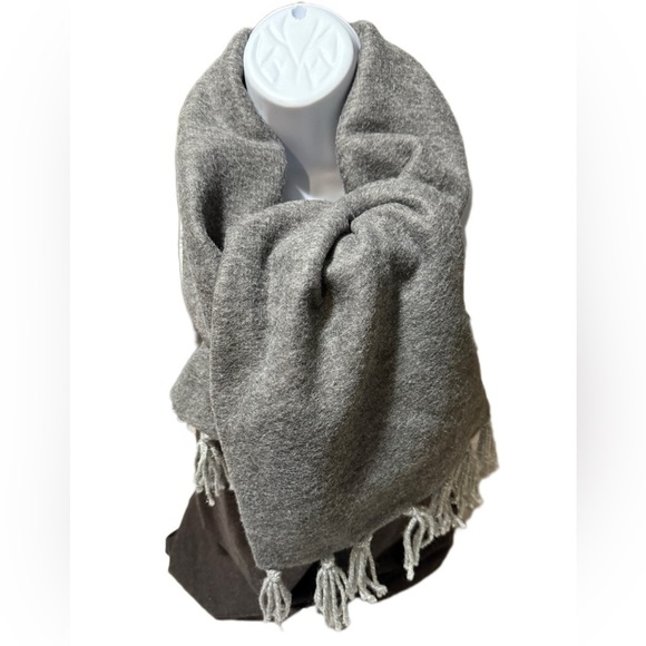 Gray Paisley Scarf with Fringe reversible NEW handmade - Picture 3 of 3